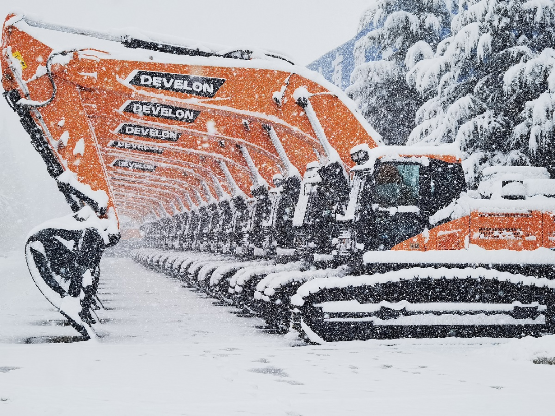 當挖機遇上大雪......